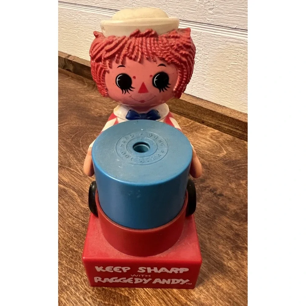 Vintage 1975 Raggedy Ann & Andy Desk Set Calendar Stapler Pencil Sharpener